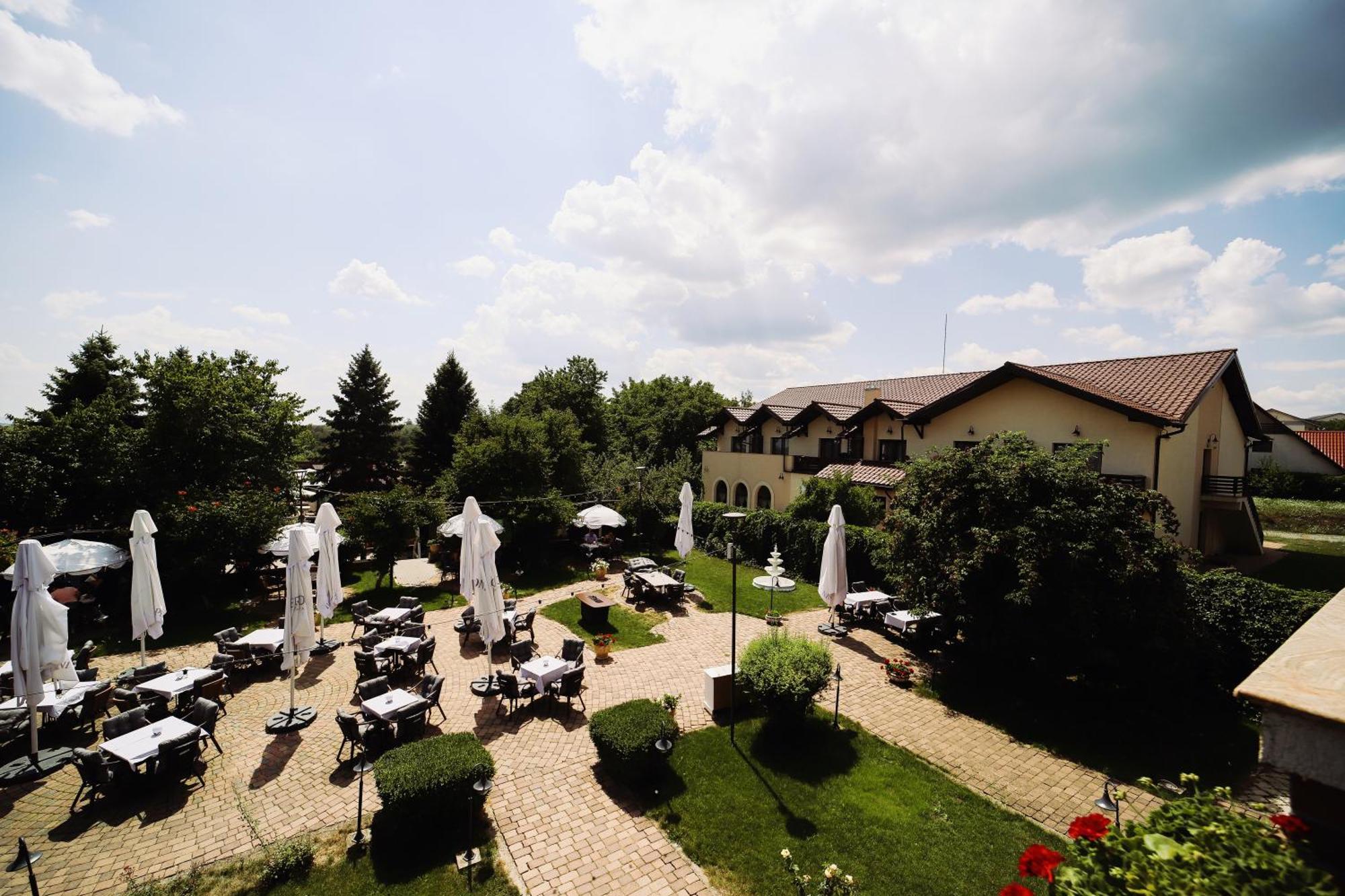 C&C Karo Resort Bacau Exterior photo