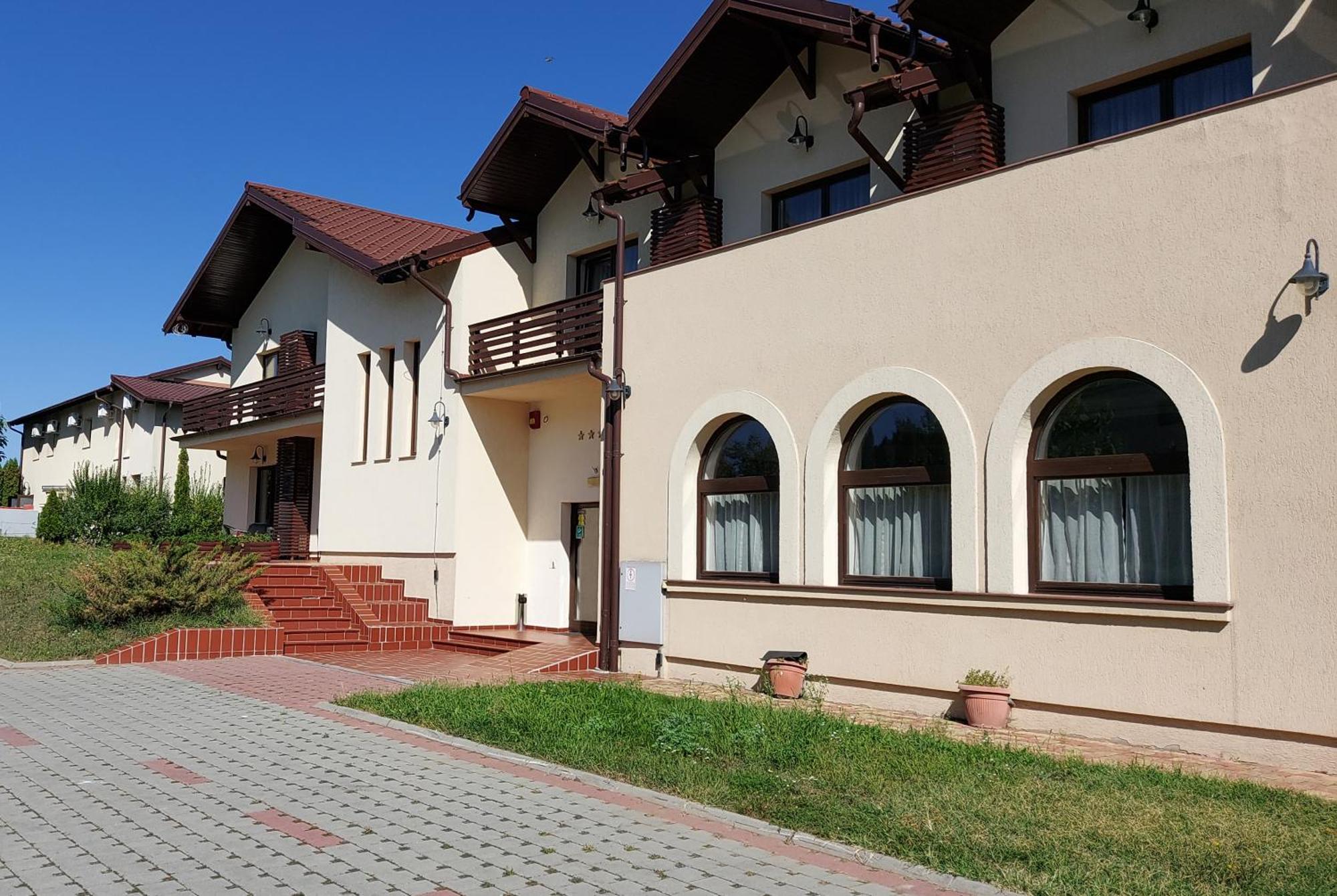 C&C Karo Resort Bacau Exterior photo